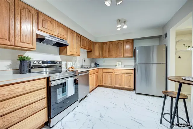 $194,900 | 1521 Hedgeford Drive, Unit 9, Chesterfield, MO 63017