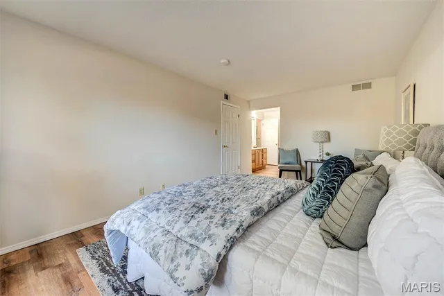 $194,900 | 1521 Hedgeford Drive, Unit 9, Chesterfield, MO 63017