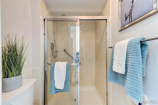 $194,900 | 1521 Hedgeford Drive, Unit 9, Chesterfield, MO 63017