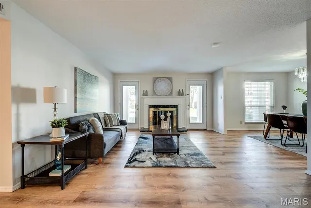 $194,900 | 1521 Hedgeford Drive, Unit 9, Chesterfield, MO 63017
