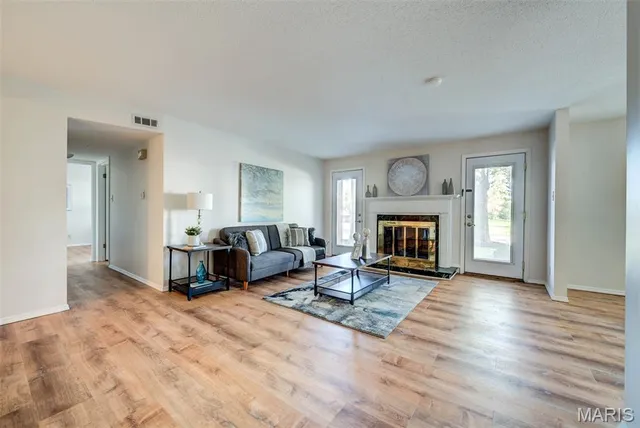 $194,900 | 1521 Hedgeford Drive, Unit 9, Chesterfield, MO 63017