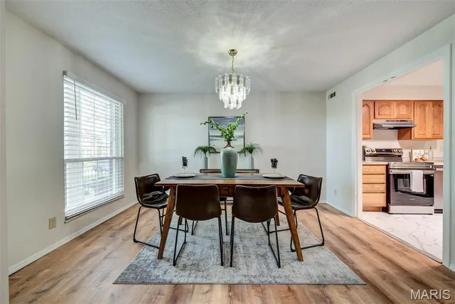 $194,900 | 1521 Hedgeford Drive, Unit 9, Chesterfield, MO 63017