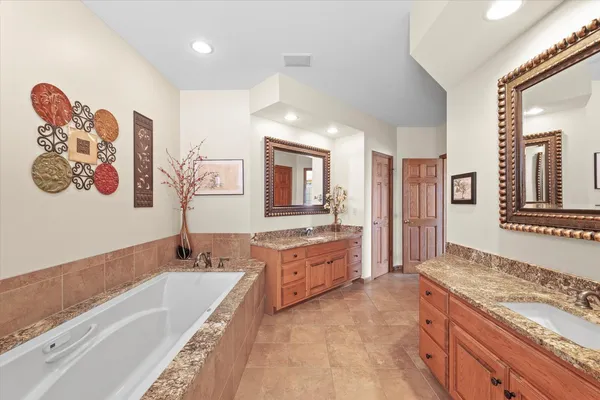 $795,000 | 2204 Edgewater Place, Champaign, IL 61822