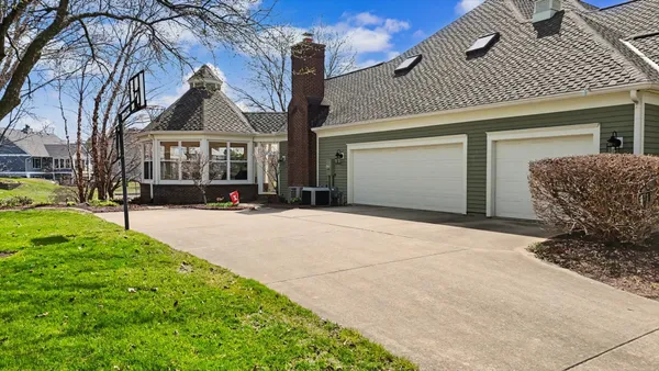 $795,000 | 2204 Edgewater Place, Champaign, IL 61822