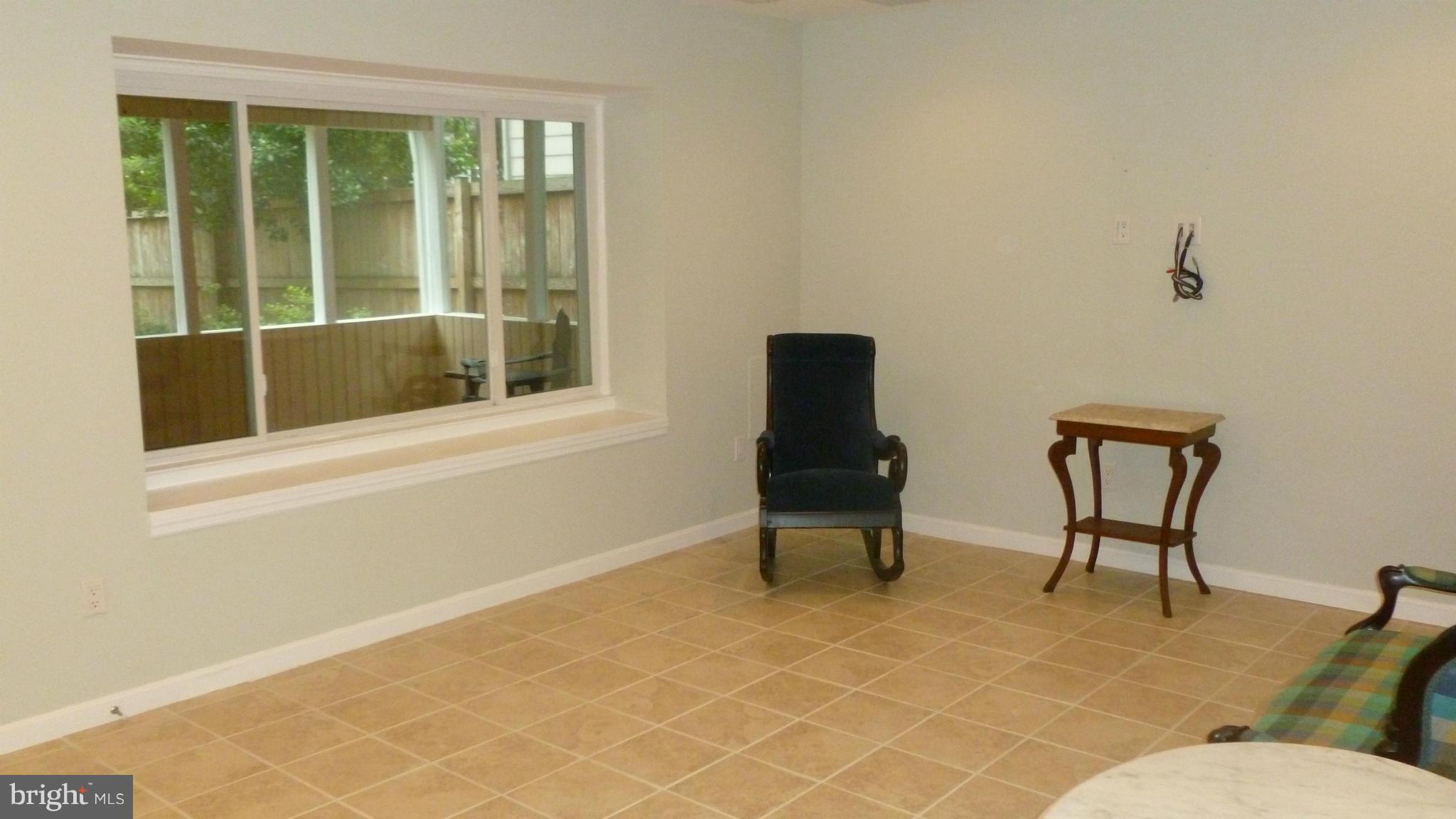 520 Manor Road Severna Park, MD 21146 - Photo 8 of 27 Living Room