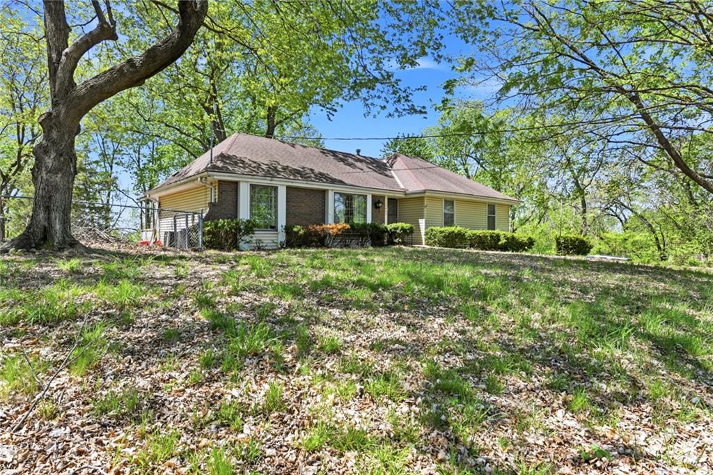 10407 Northwest Crooked Road Kansas City, MO 64152 - Photo 3 of 41