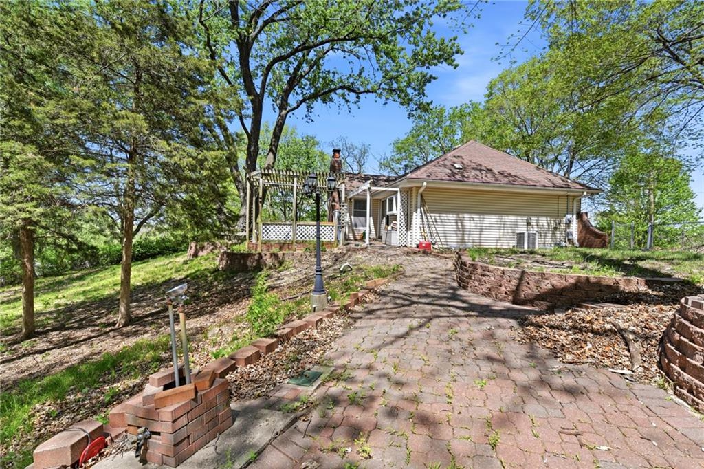 10407 Northwest Crooked Road Kansas City, MO 64152 - Photo 36 of 41