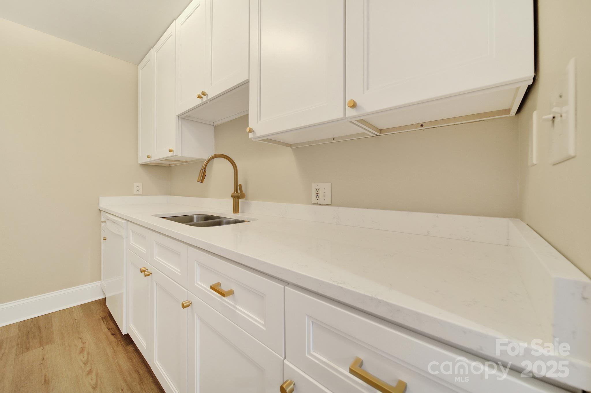 1323 Queens Road, Unit 420 Charlotte, NC 28207 - Photo 13 of 33 Gallery Image 13