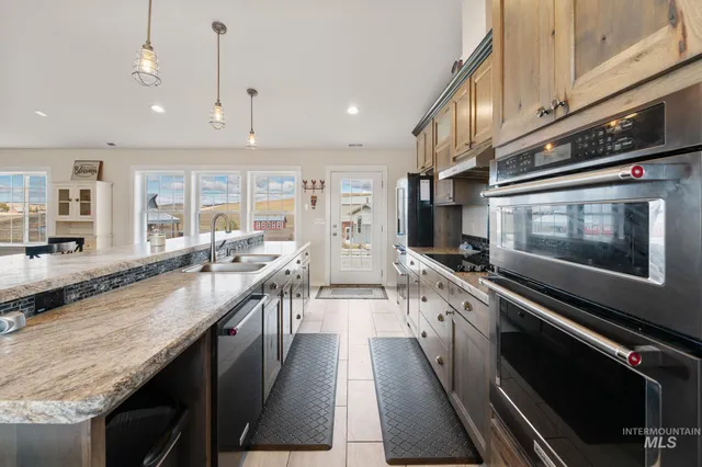 $905,000 | 1390 Sather Road, Genesee, ID 83832