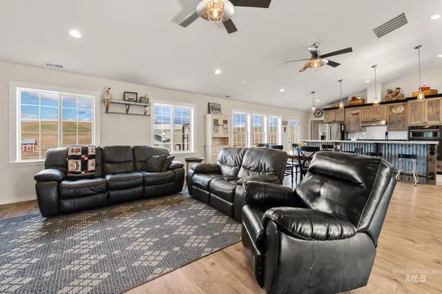 $905,000 | 1390 Sather Road, Genesee, ID 83832