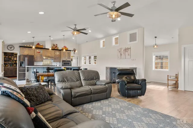 $905,000 | 1390 Sather Road, Genesee, ID 83832