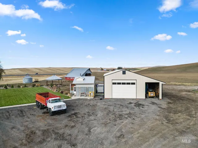 $905,000 | 1390 Sather Road, Genesee, ID 83832