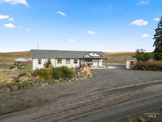 $905,000 | 1390 Sather Road, Genesee, ID 83832