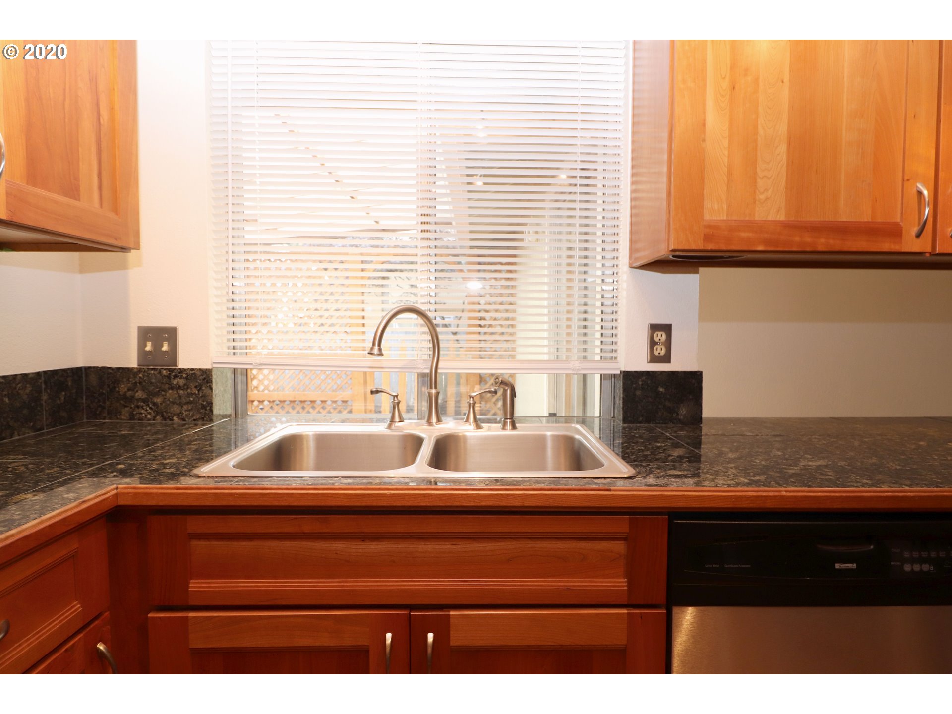 531 71st Street Springfield, OR 97478 - Photo 11 of 32
