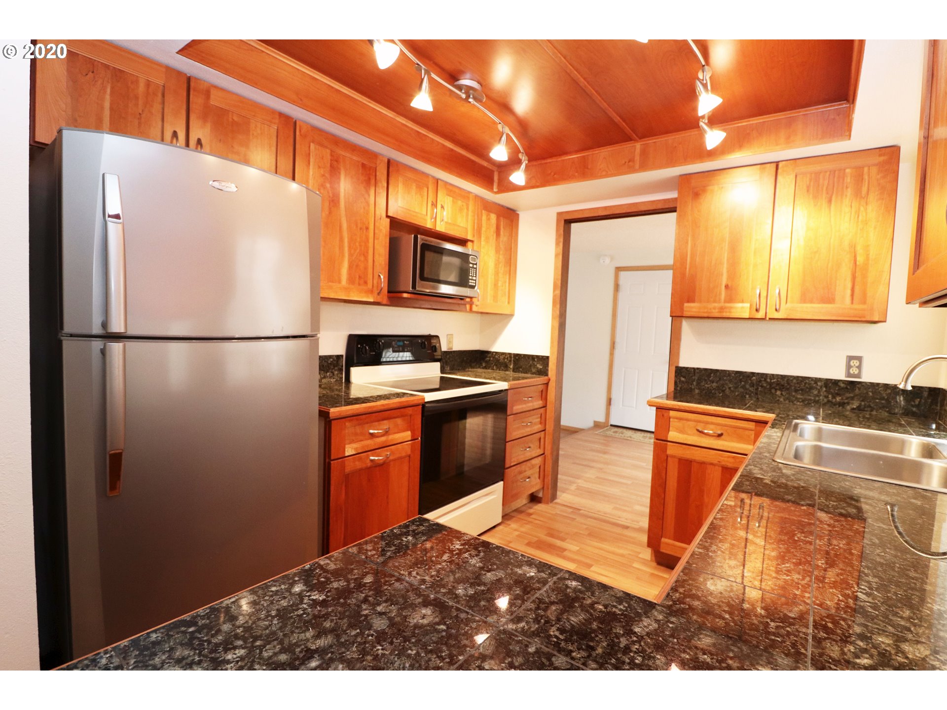 531 71st Street Springfield, OR 97478 - Photo 8 of 32