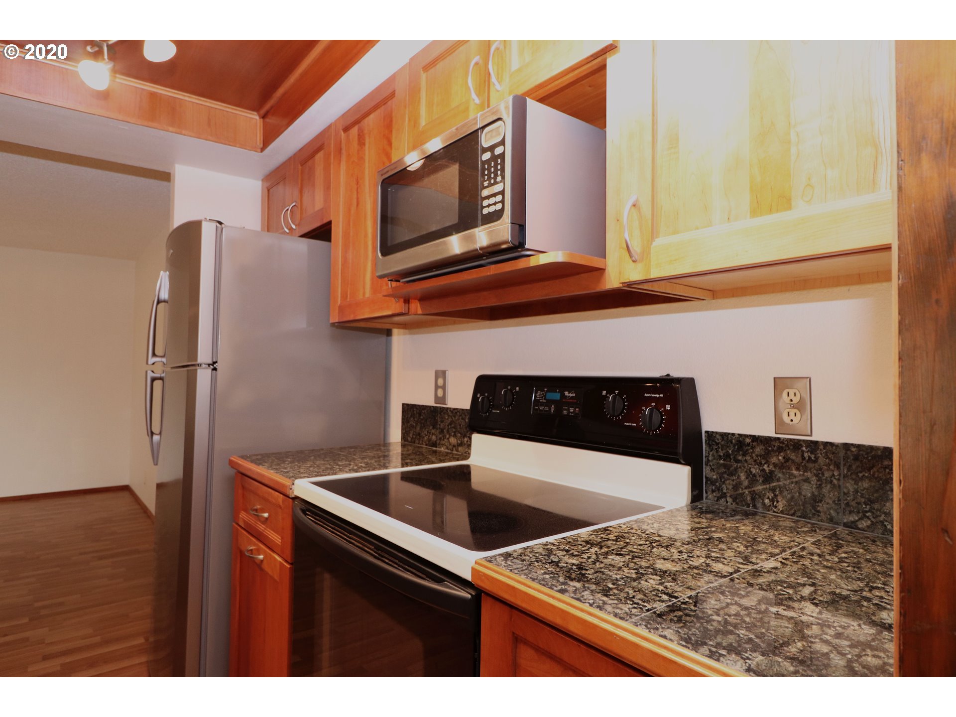 531 71st Street Springfield, OR 97478 - Photo 10 of 32