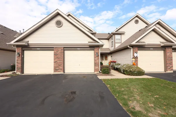 $2,350 | 1840 Grove Avenue, Schaumburg, IL 60193