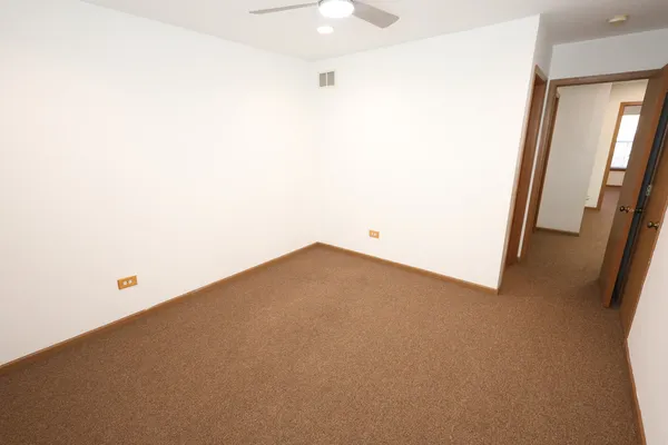 $2,350 | 1840 Grove Avenue, Schaumburg, IL 60193