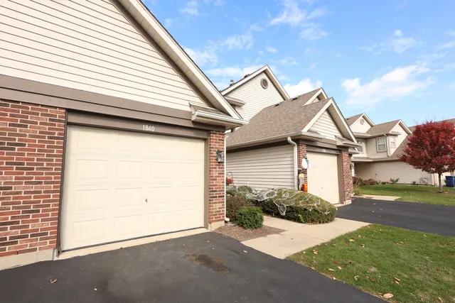 $2,500 | 1840 Grove Avenue, Schaumburg, IL 60193