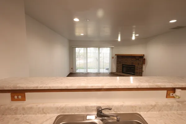 $2,350 | 1840 Grove Avenue, Schaumburg, IL 60193