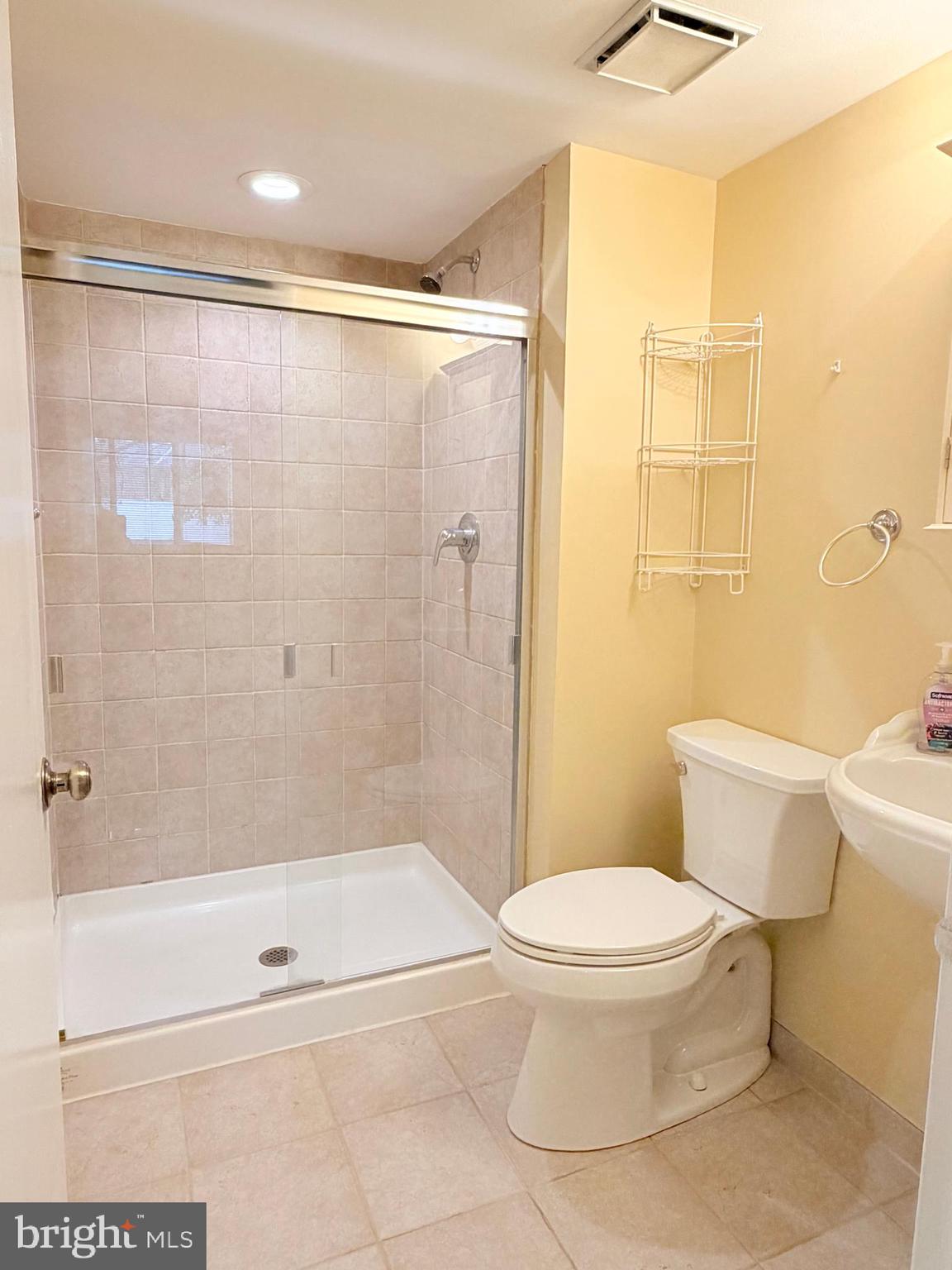 201 A Kelly Cove Mount Laurel, NJ 08054 - Photo 15 of 19 Hall Bathroom