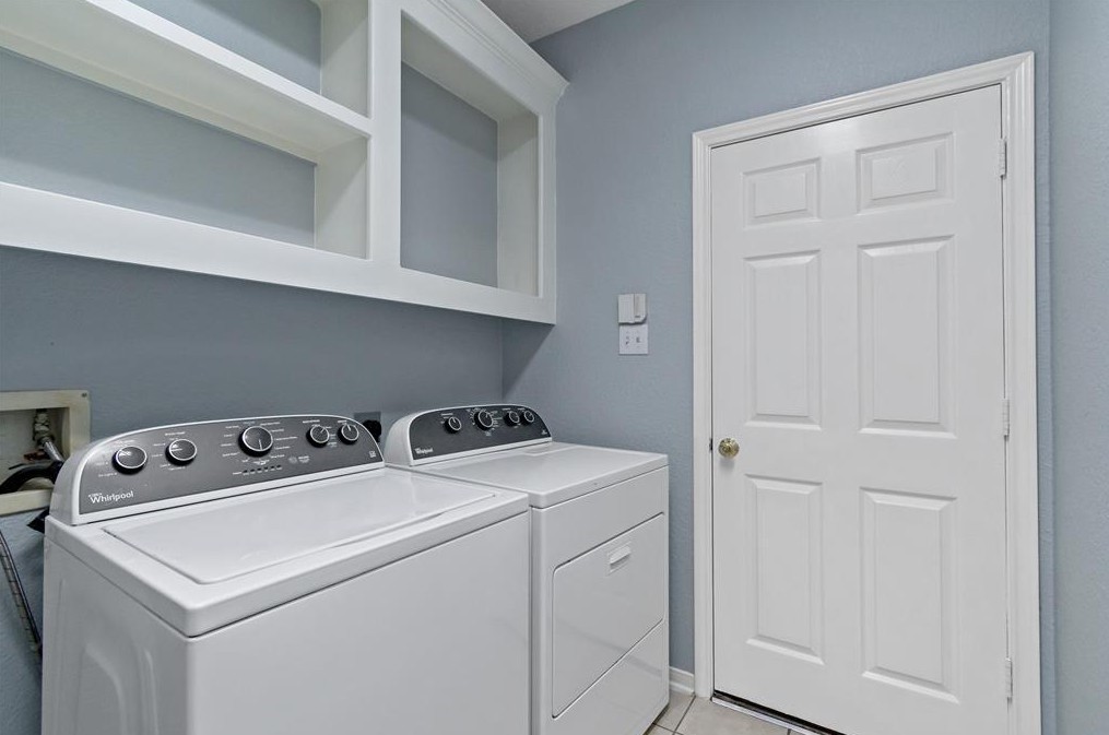 2611 South Breeze Drive Manvel, TX 77578 - Photo 11 of 20 a utility room with dryer and washer