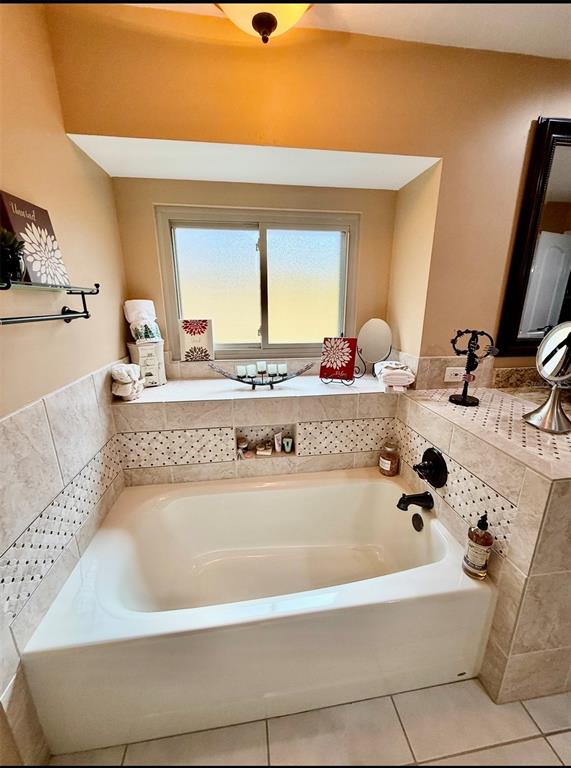 9611 Cypress Brook Road Tampa, FL 33647 - Photo 9 of 16 a bathroom with a tub sink and mirror