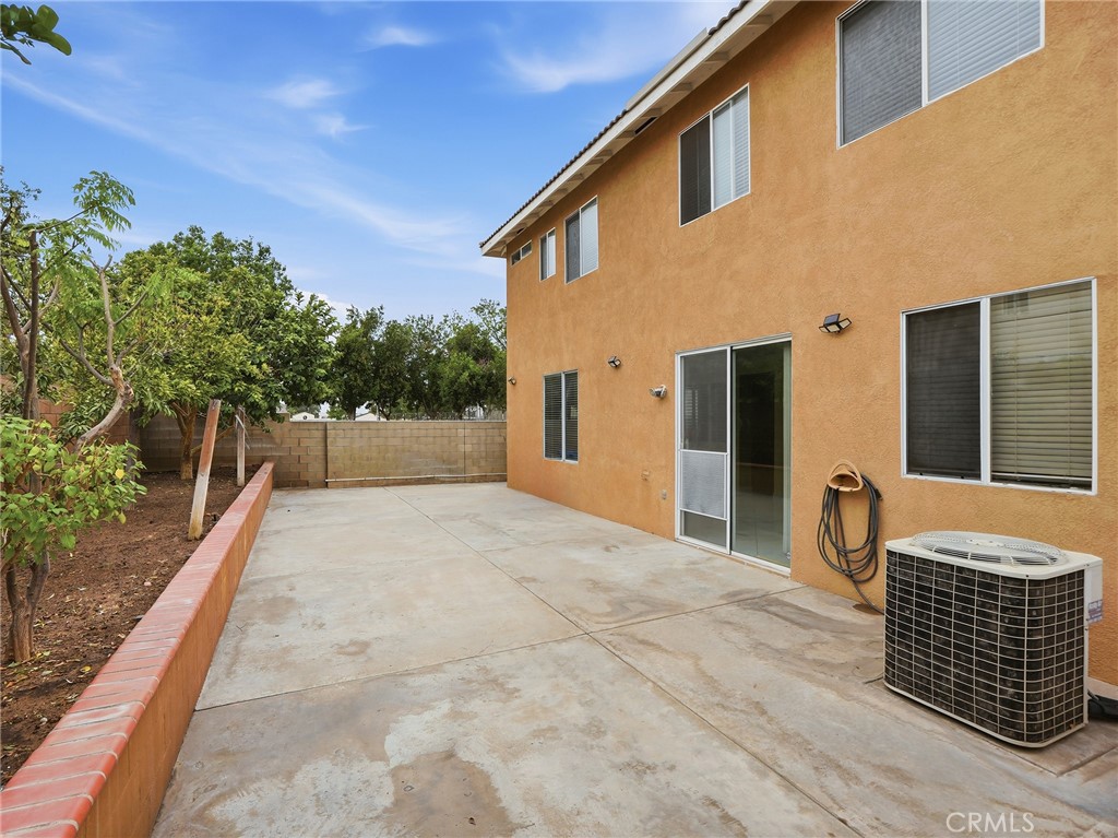 15689 Swan Road Fontana, CA 92337 - Photo 29 of 35