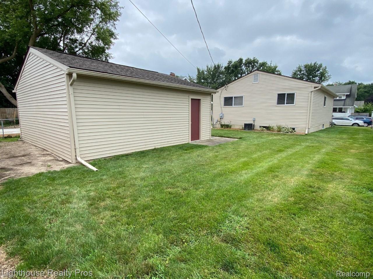 2656 Kenmore Road Berkley, MI 48072 - Photo 2 of 26 thumbnail_IMG_2451.jpg