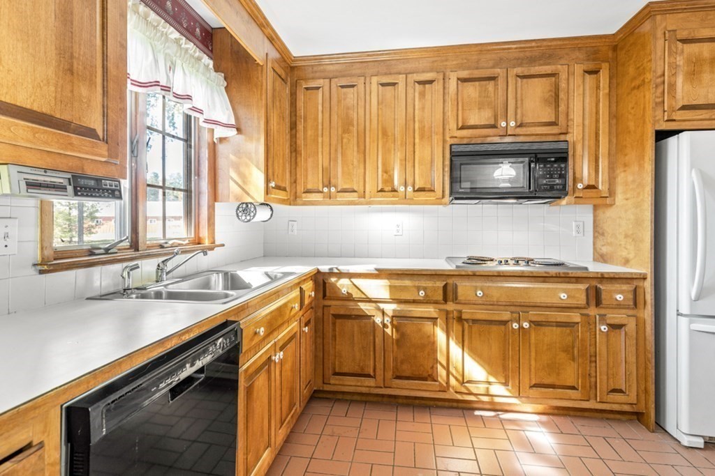 343 Bay Road Sharon, MA 02067 - Photo 10 of 36 Gallery Image 10