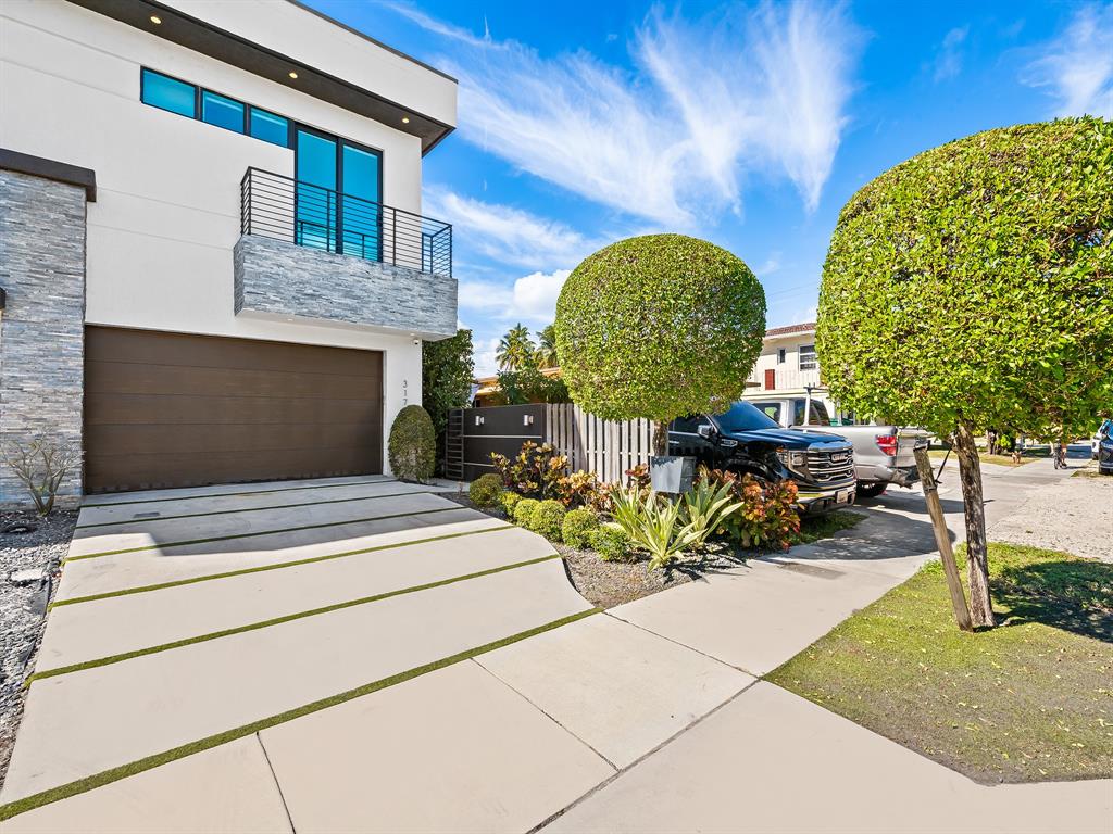 317 Northeast 15th Avenue, Unit 317 Fort Lauderdale, FL 33301 - Photo 3 of 26 a view of lobby with bench and potted plants