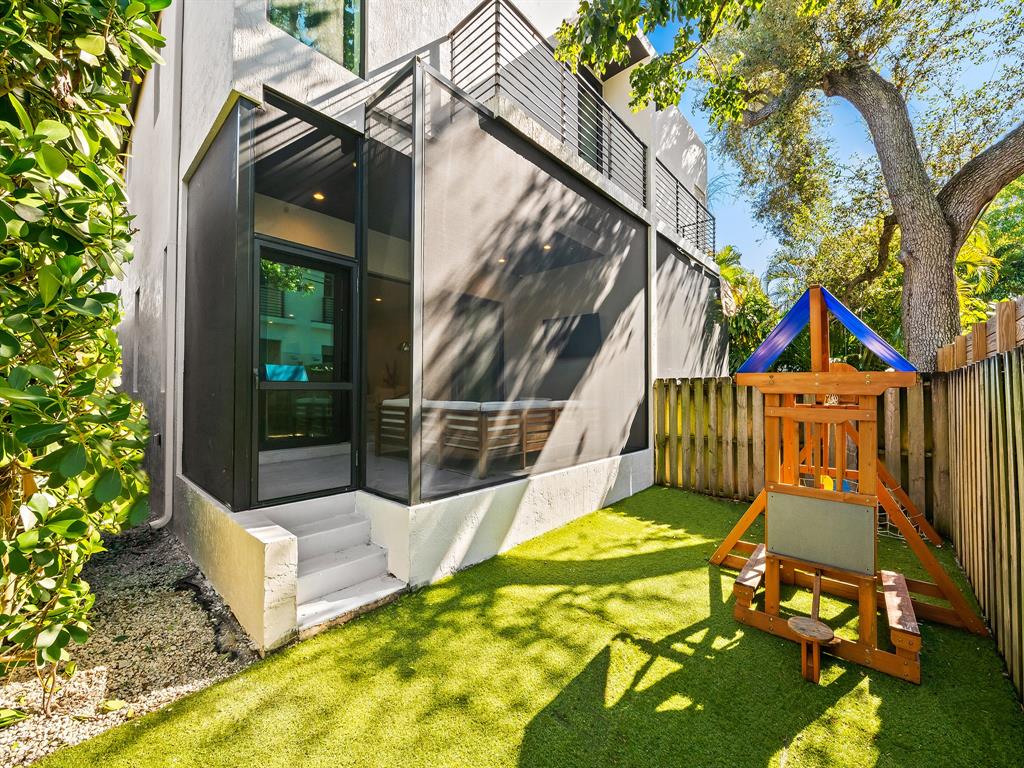317 Northeast 15th Avenue, Unit 317 Fort Lauderdale, FL 33301 - Photo 8 of 26 a view of entryway with a garden