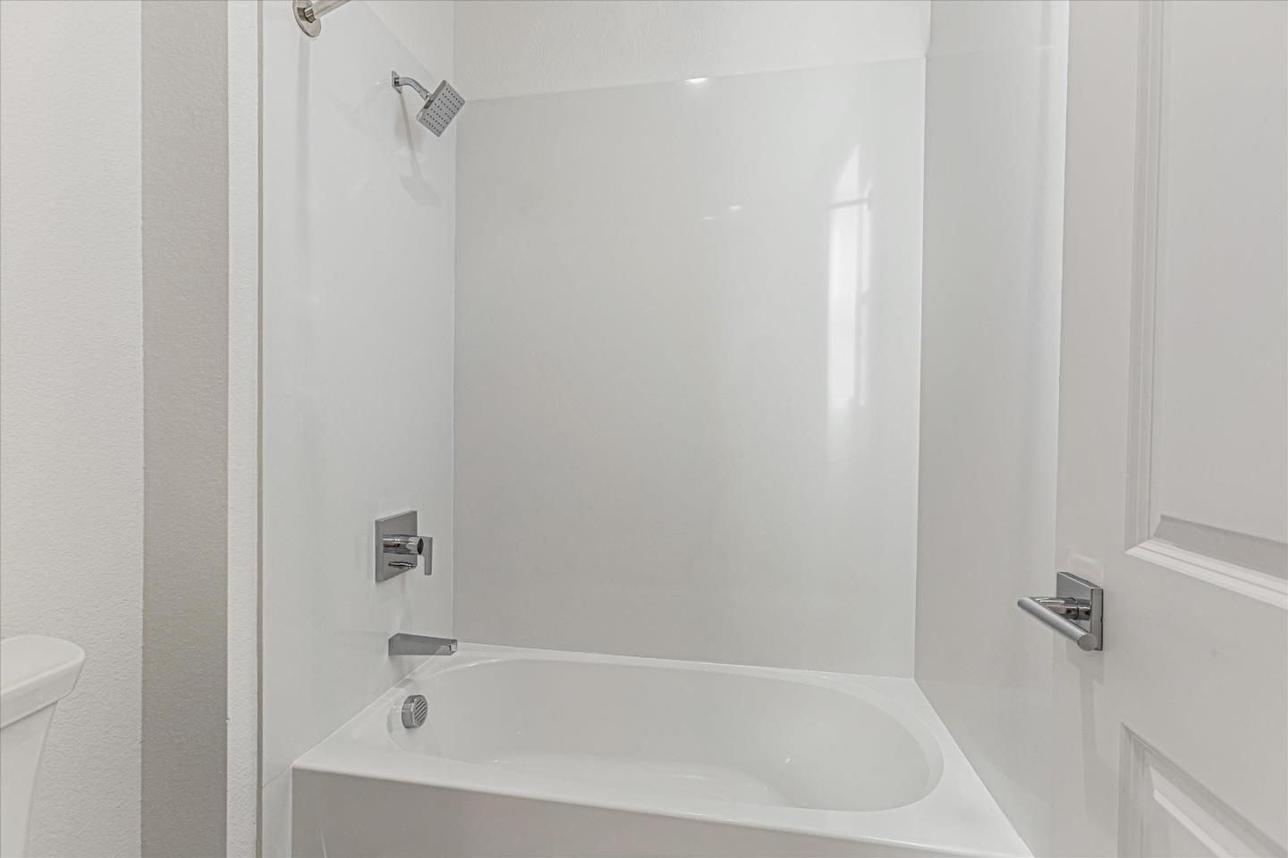 6008 Sunglow Terrace San Ramon, CA 94583 - Photo 17 of 23 a bathroom with a bathtub
