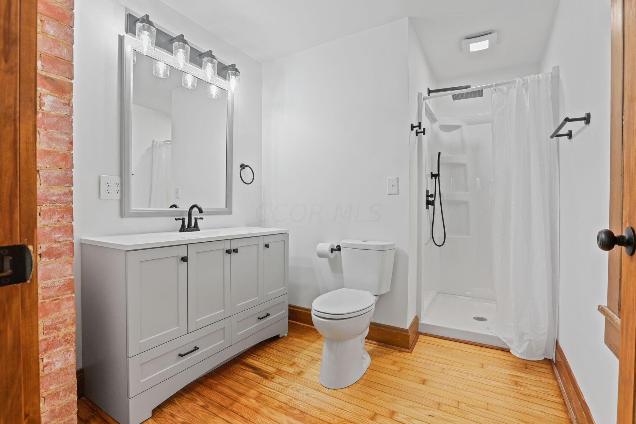 18240 Crawmer Road Southeast Newark, OH 43056 - Photo 32 of 69 Owner's Bath