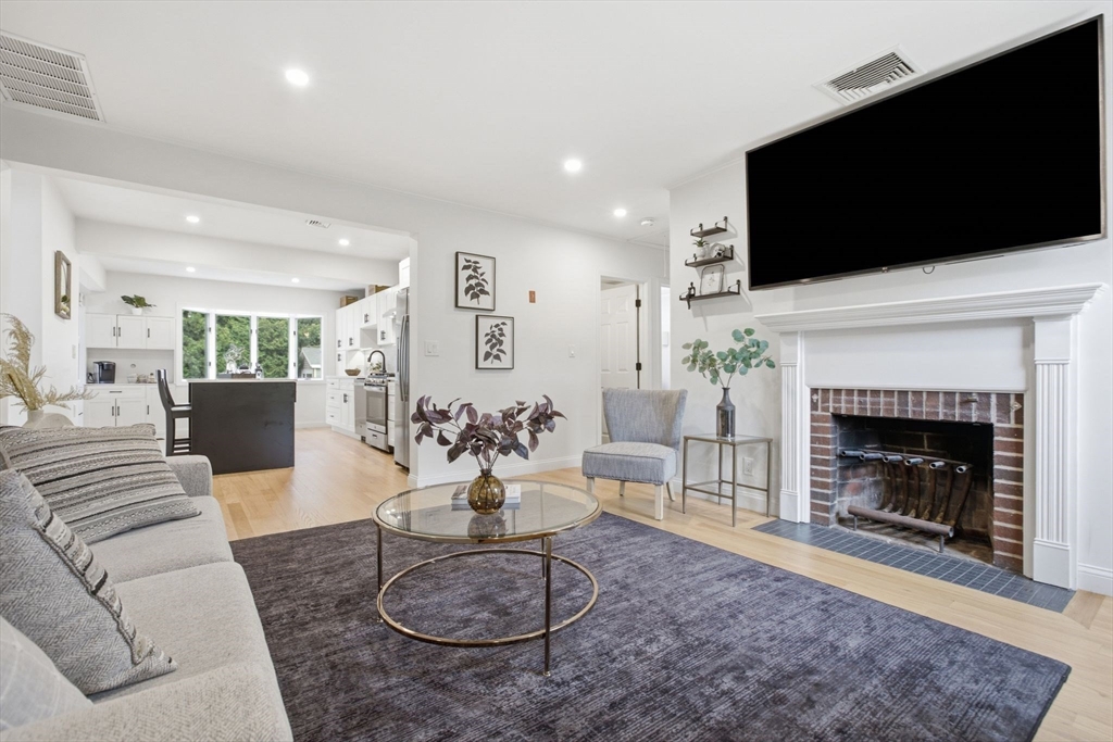 7 Burditt Road North Reading, MA 01864 - Photo 2 of 28
