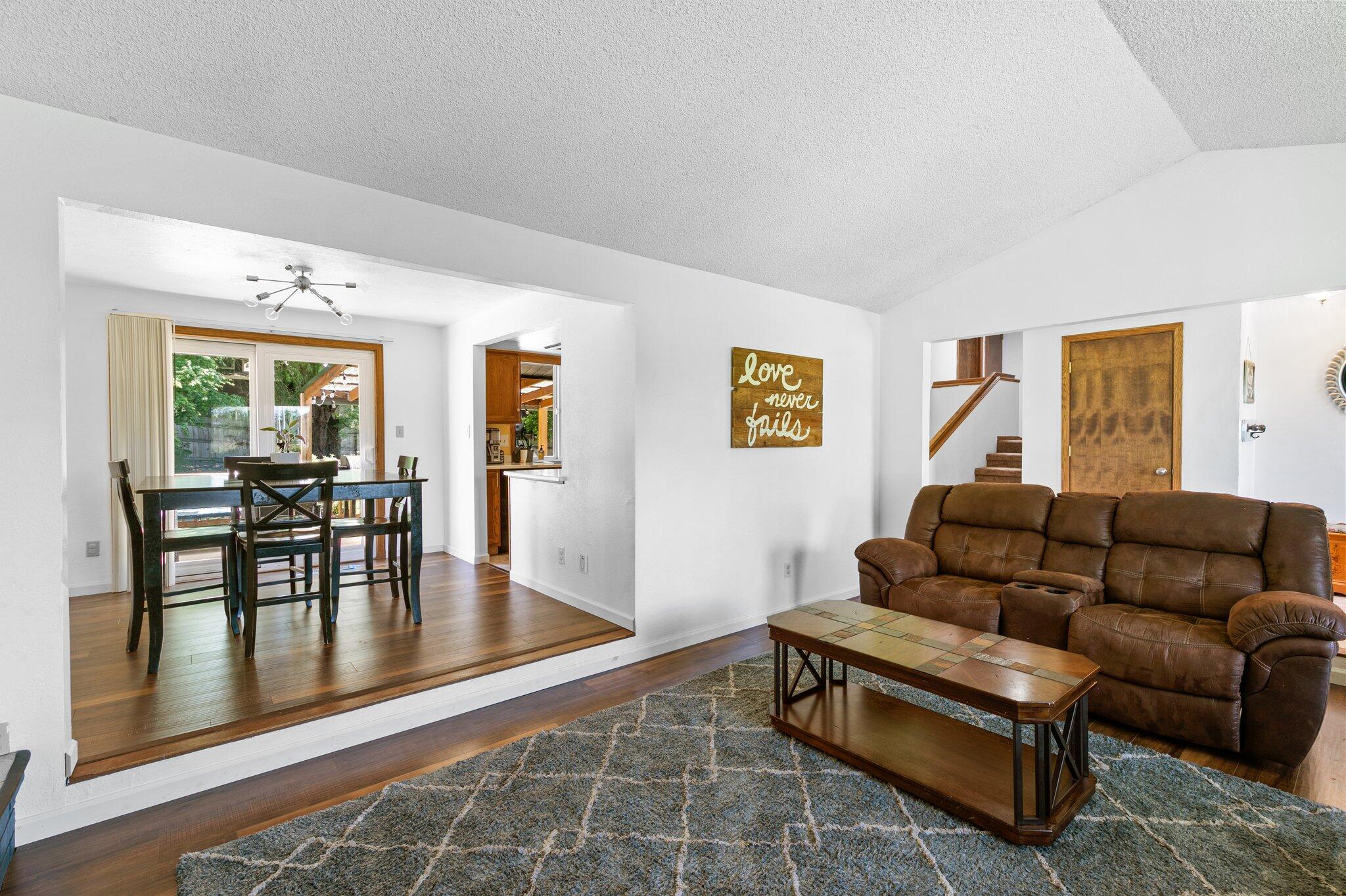 1534 Ridge Way Medford, OR 97504 - Photo 7 of 31 7