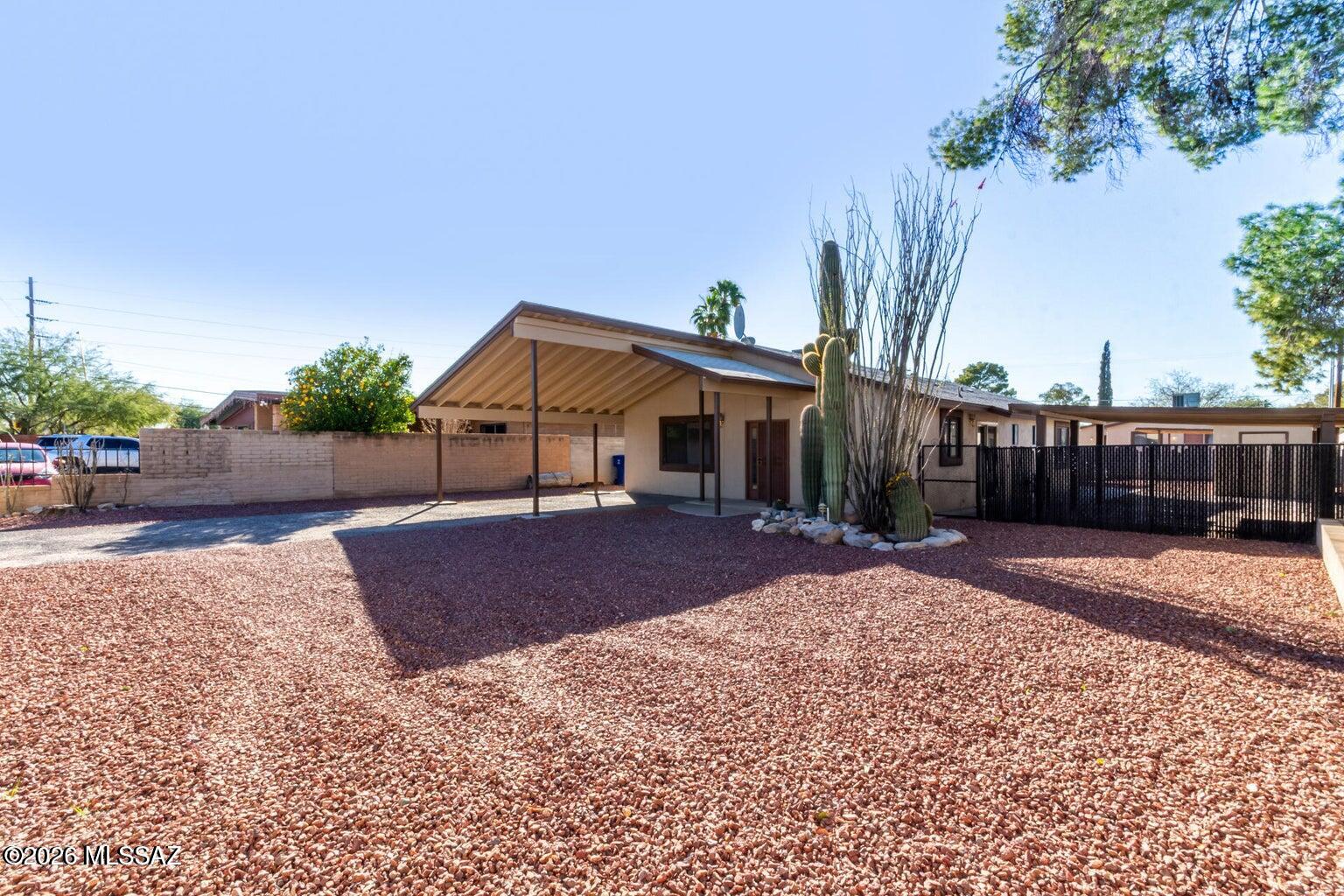 548 South Country Club Road Tucson, AZ 85716 - Photo 2 of 13 20260114205258167715000000-o