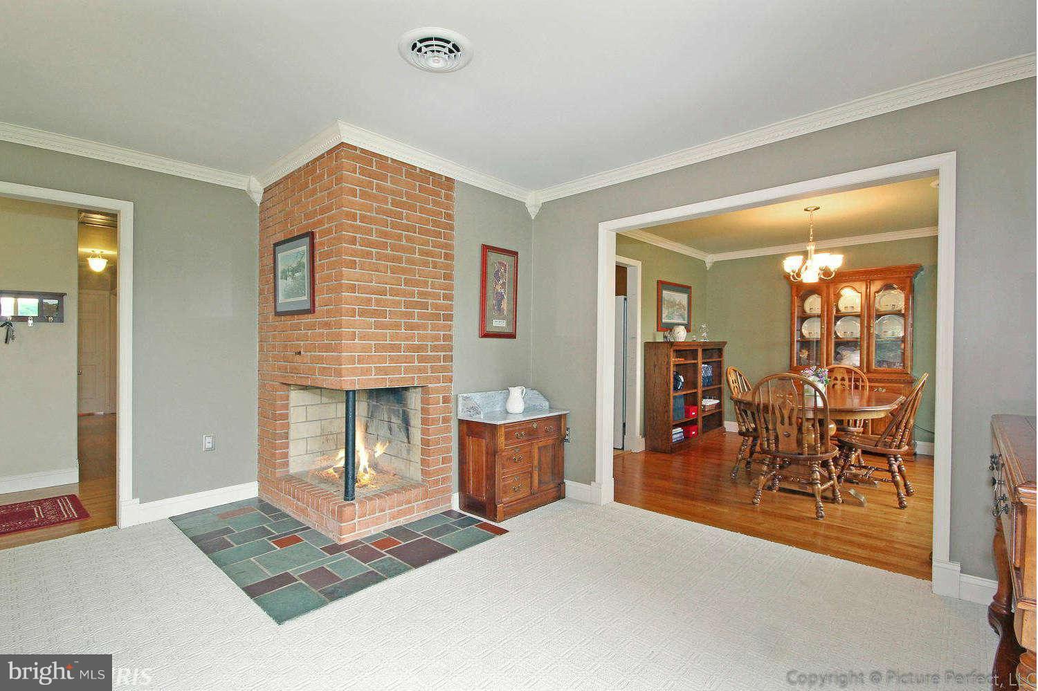 10219 Liberty Road Frederick, MD 21701 - Photo 11 of 30 Living Room