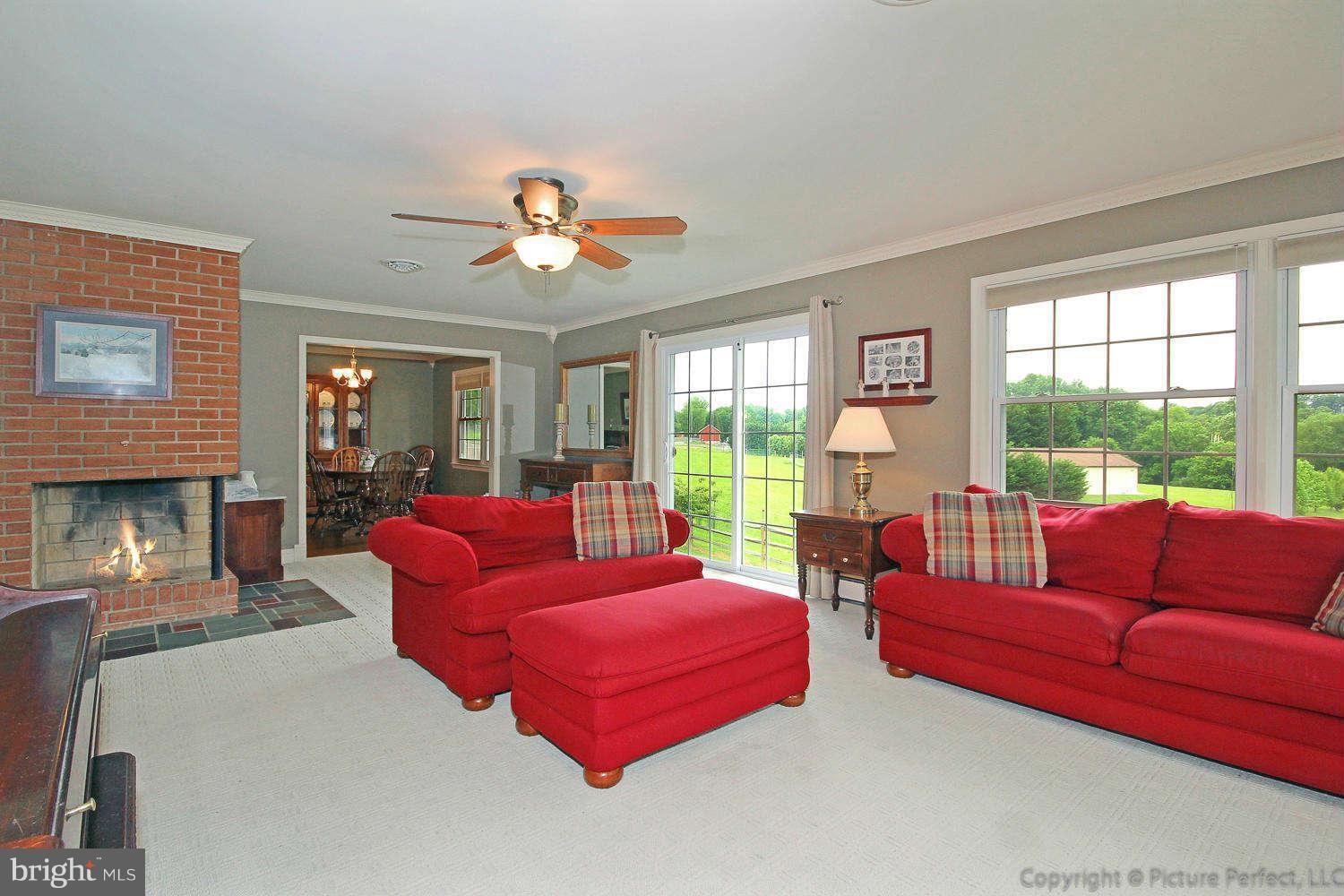 10219 Liberty Road Frederick, MD 21701 - Photo 5 of 30 Living Room