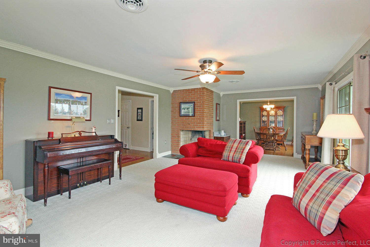 10219 Liberty Road Frederick, MD 21701 - Photo 6 of 30 Family Room
