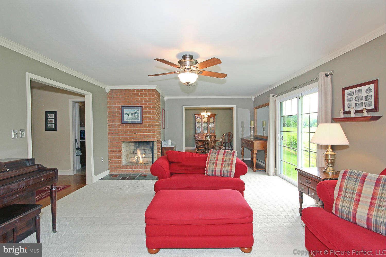 10219 Liberty Road Frederick, MD 21701 - Photo 7 of 30 Living Room