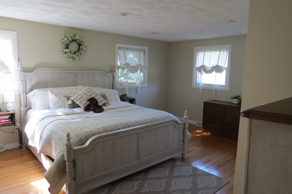 54 Burnham Road Billerica, MA 01862 - Photo 15 of 37 Gallery Image 15