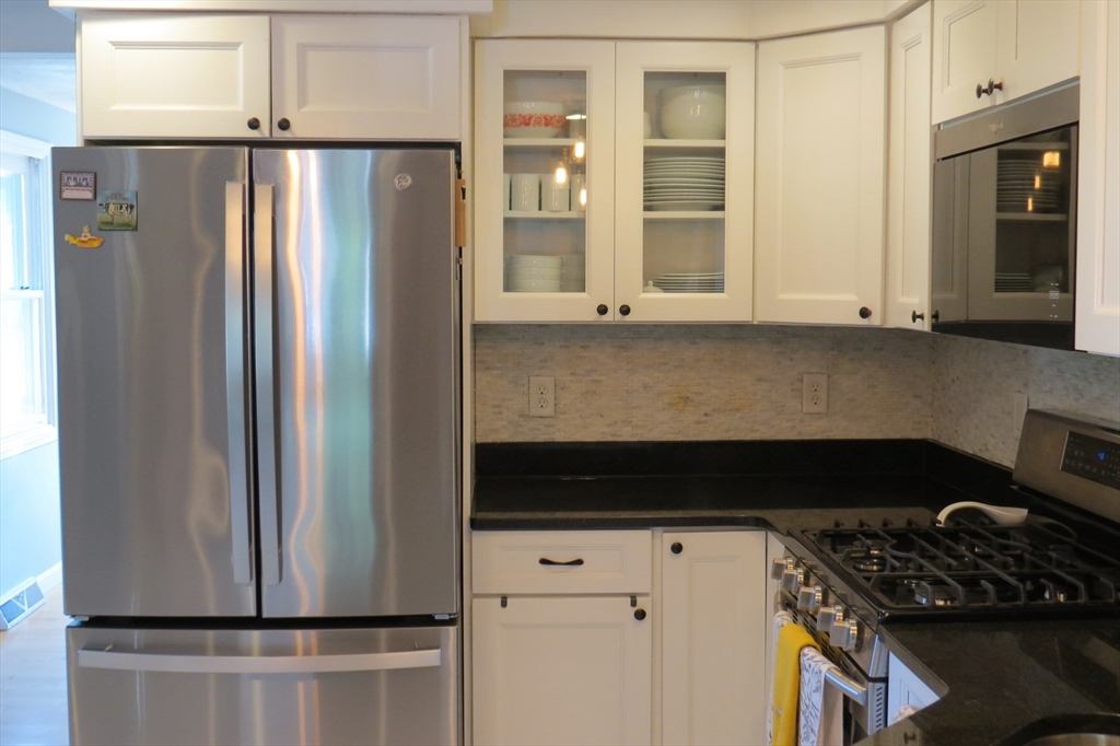 54 Burnham Road Billerica, MA 01862 - Photo 9 of 37 Gallery Image 9