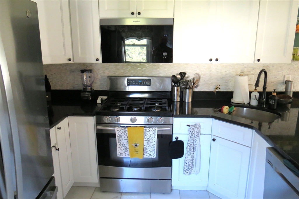 54 Burnham Road Billerica, MA 01862 - Photo 10 of 37 Gallery Image 10