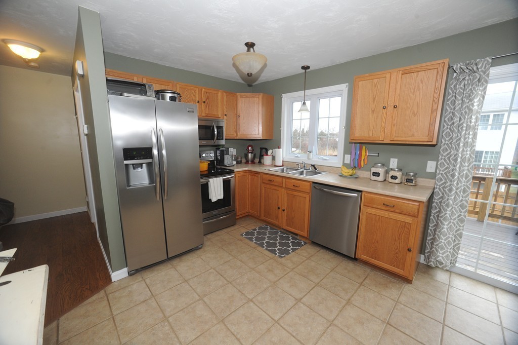 274 Caroline Street, Unit 2 Fall River, MA 02721 - Photo 8 of 23 Gallery Image 8