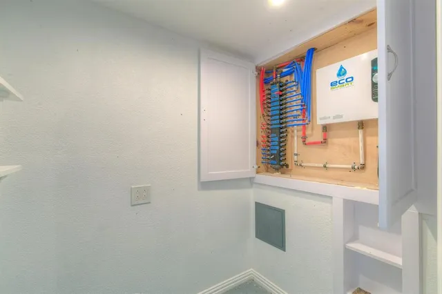 $649,000 | 419 Sky Harbour Court, Granbury, TX 76049