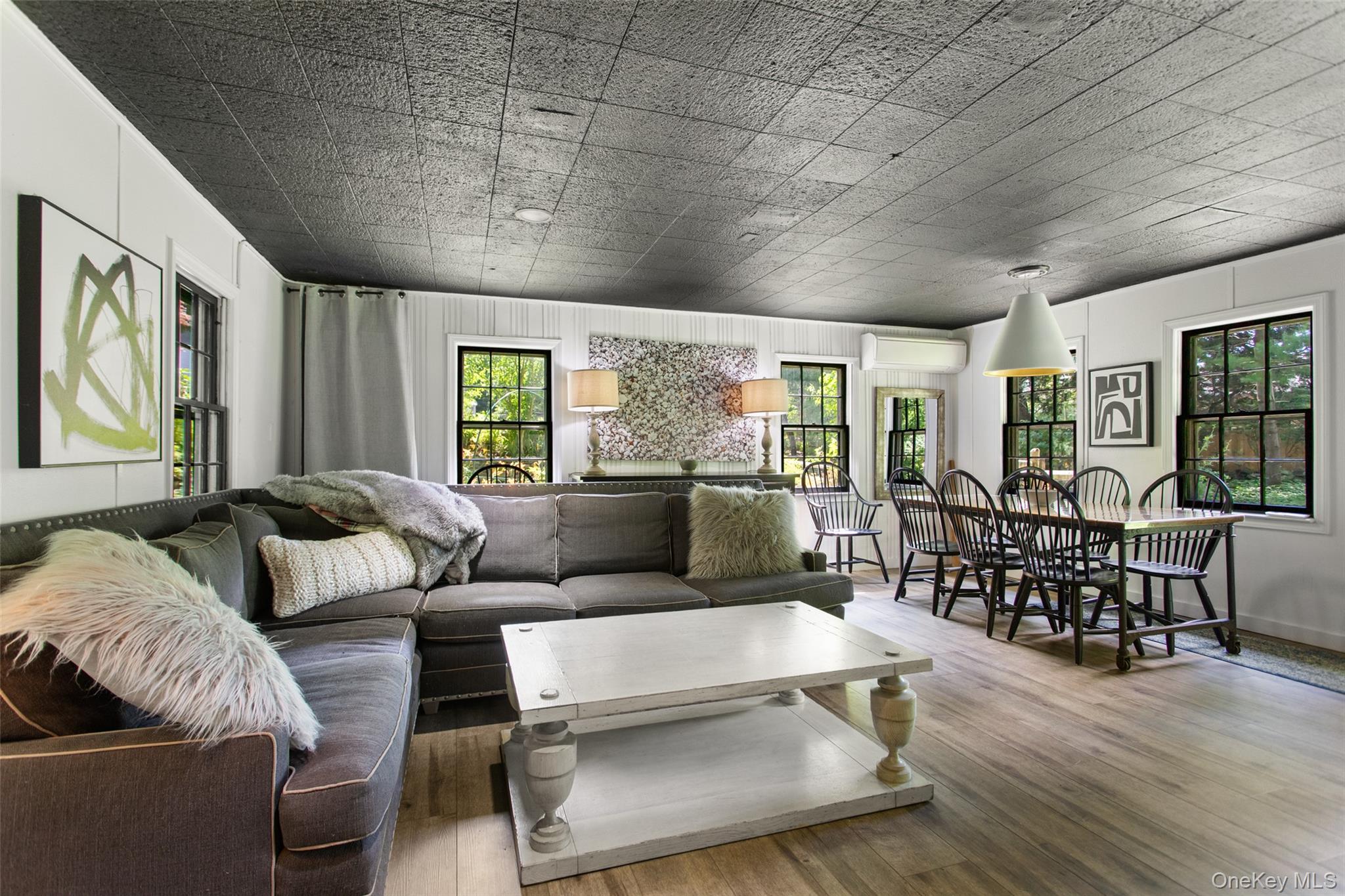 35 Old Snake Hill Road Pound Ridge, NY 10576 - Photo 27 of 50 Great Room Cottage