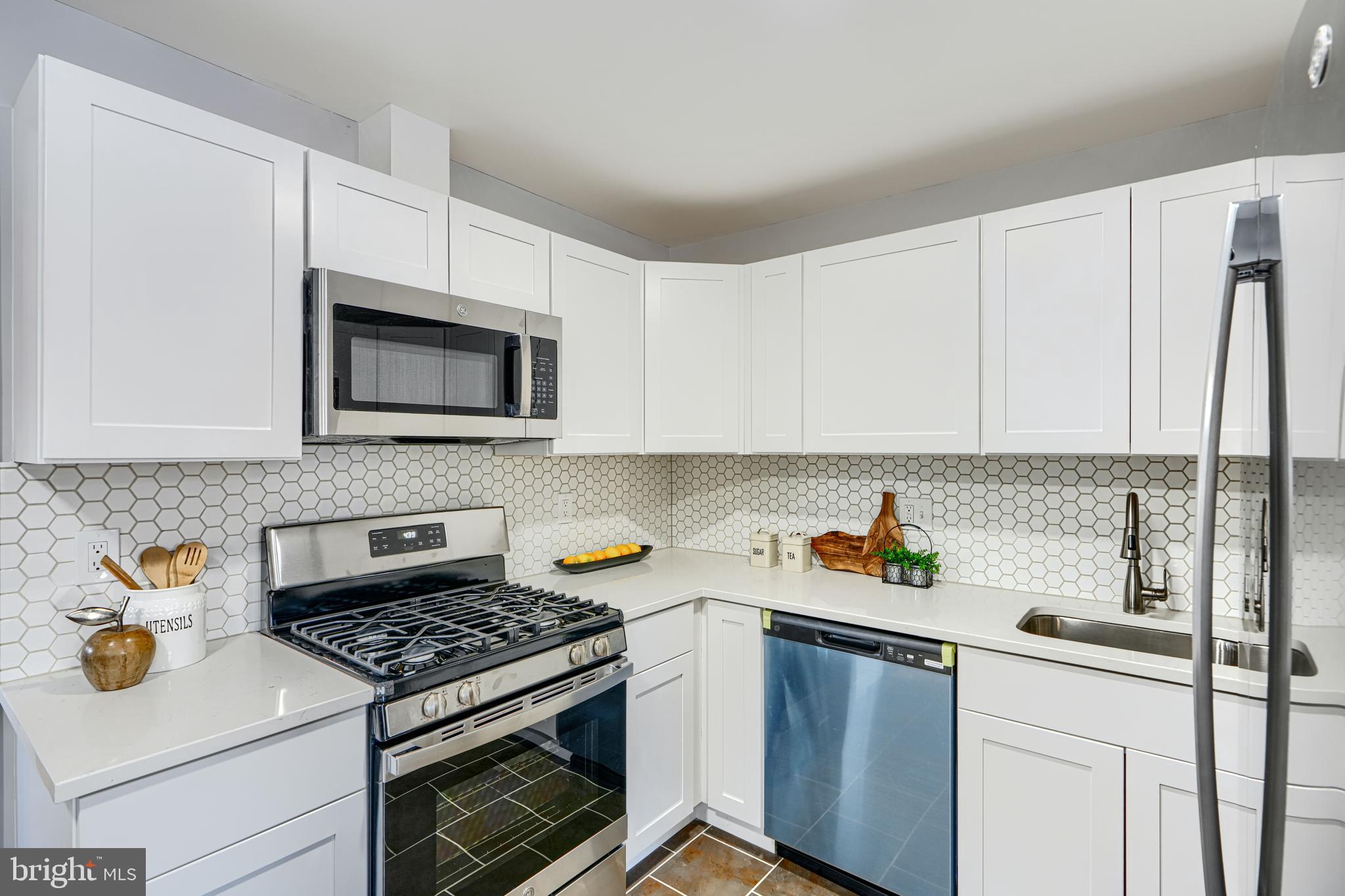 2408 Meadow Road Baltimore, MD 21222 - Photo 12 of 54