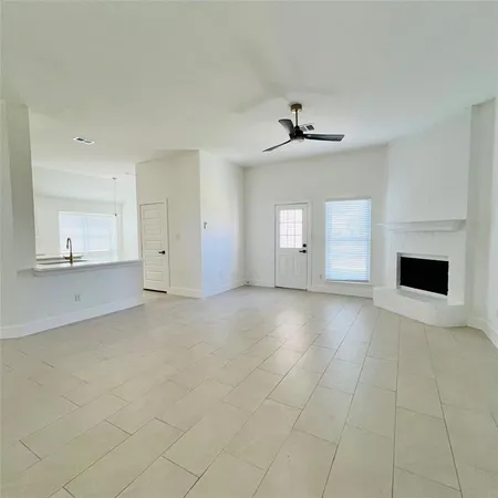 $2,500 | 719 Kristi Lane, Cedar Hill, TX 75104