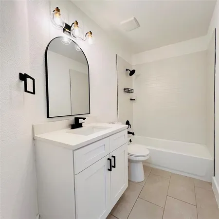 $2,500 | 719 Kristi Lane, Cedar Hill, TX 75104